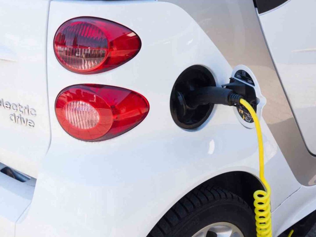 PM Modi Wants Officials to Work on Cheaper Batteries to Promote EVs in India