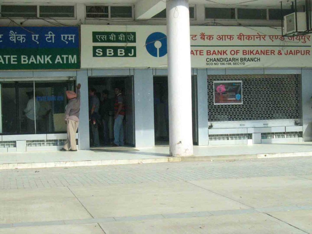 SBI Slashes Daily ATM Withdrawal Limit by Half