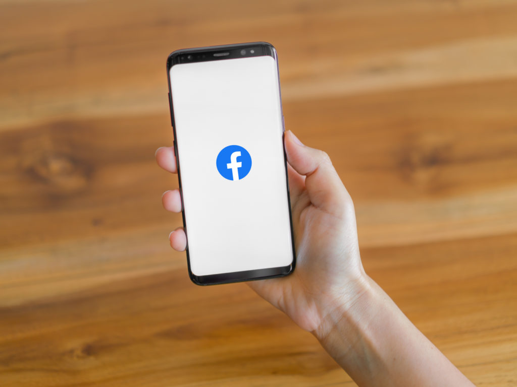 Facebook working on new features for android app including Dark Mode