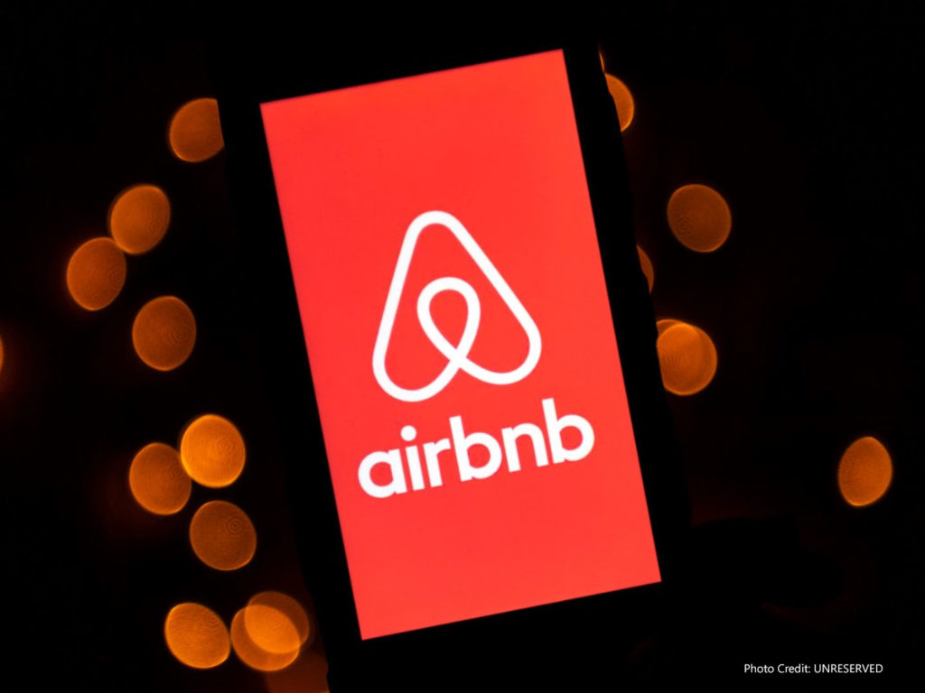 Airbnb files to go public